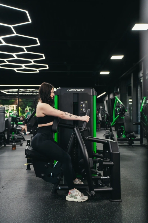 Máquina de remo sentado para espalda UR-U032 2.0 - UpForm